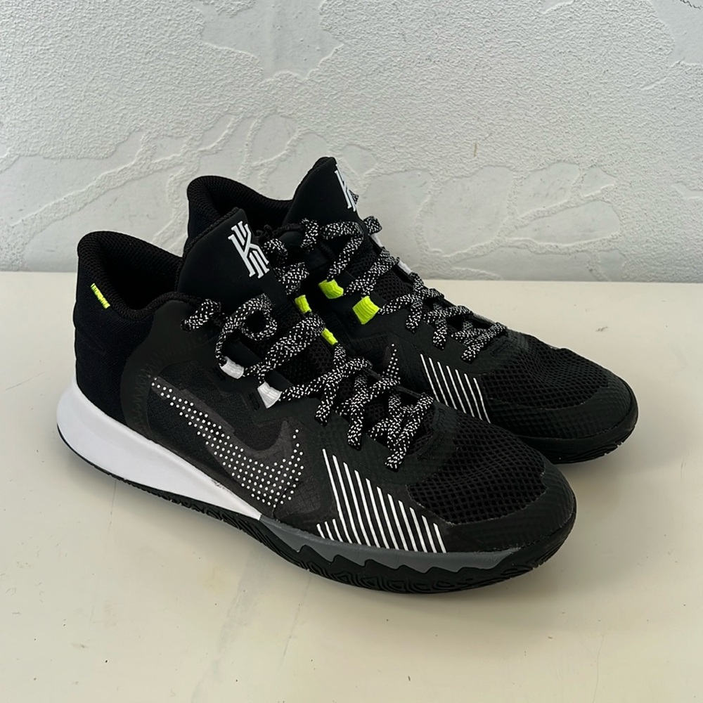 Nike Kyrie Flytrap 5 GS Basketball Shoes Black/White Youth Sz 6Y DD0340 002